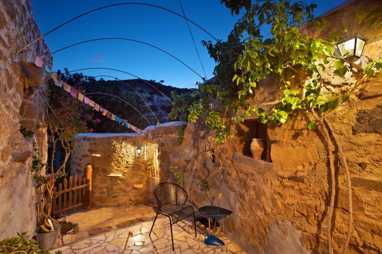 Natura Cottages Makrýgialos Eksteriør billede