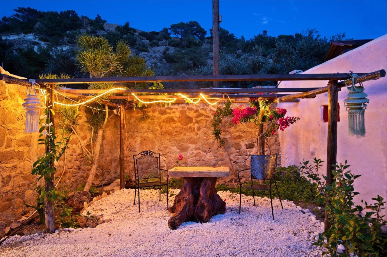 Natura Cottages Makrýgialos Eksteriør billede