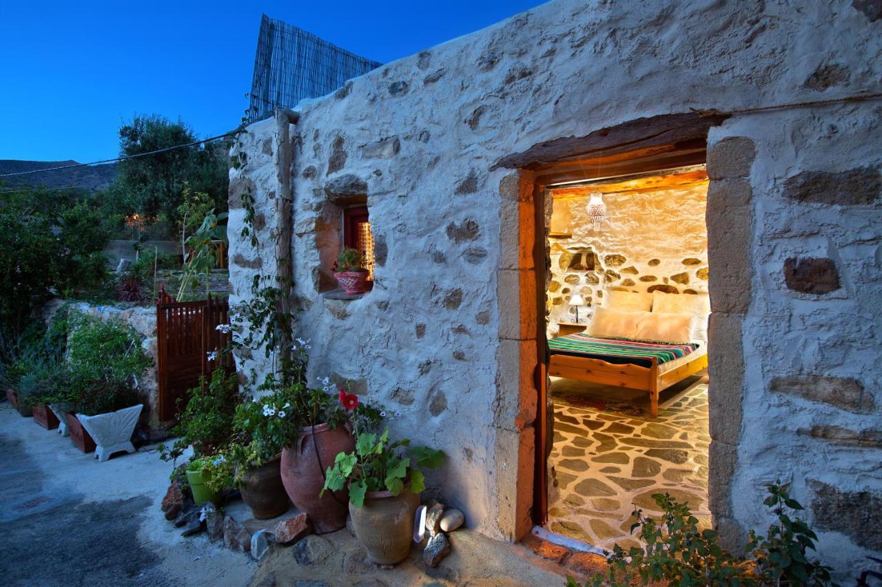 Natura Cottages Makrýgialos Eksteriør billede