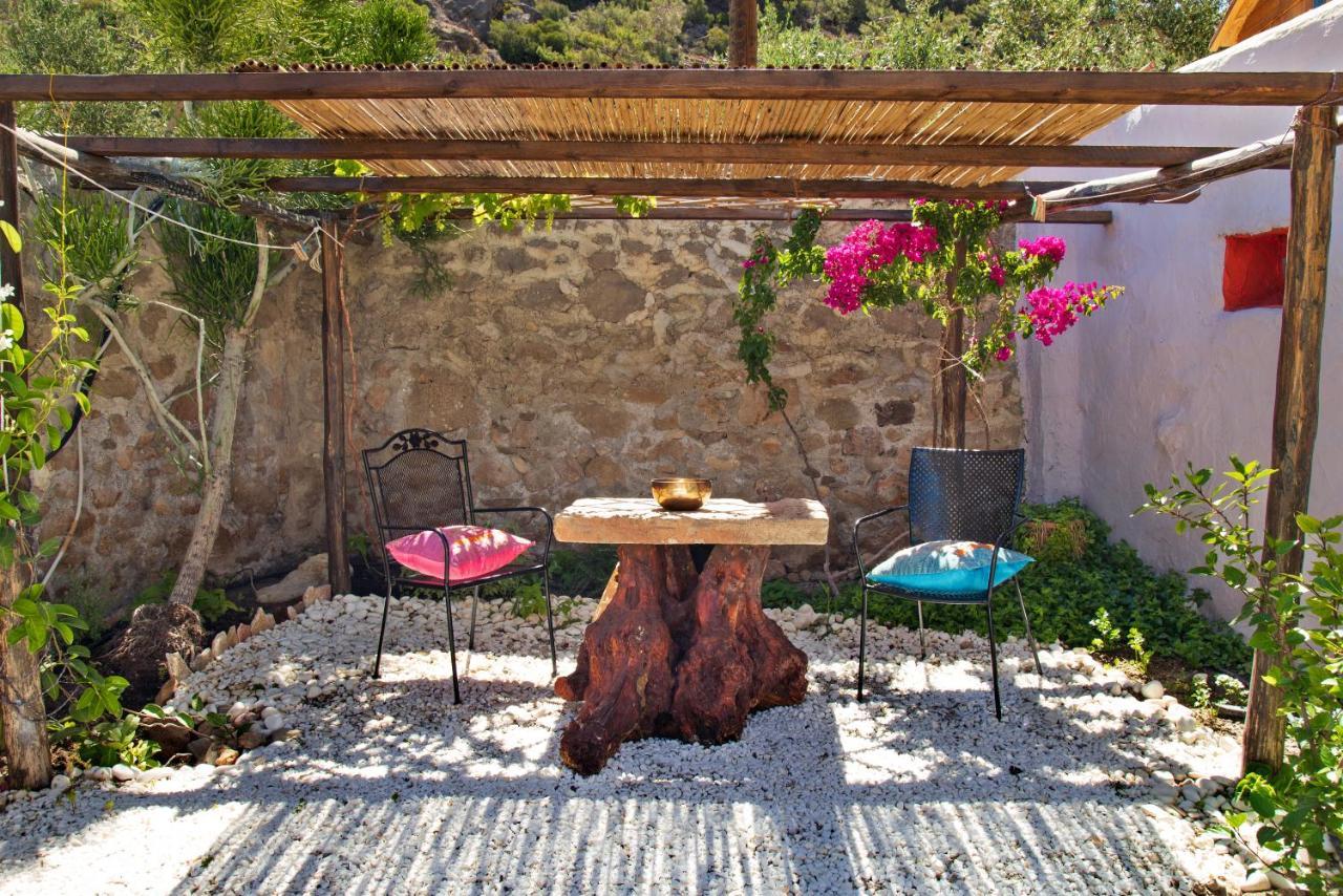 Natura Cottages Makrýgialos Eksteriør billede