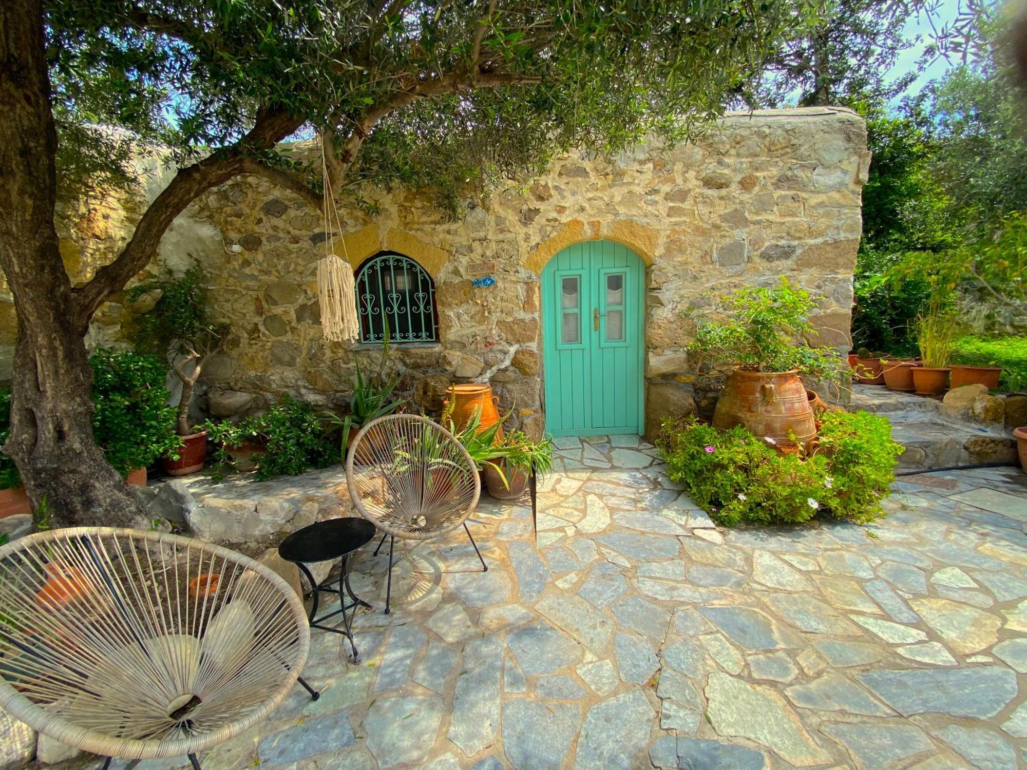 Natura Cottages Makrýgialos Eksteriør billede