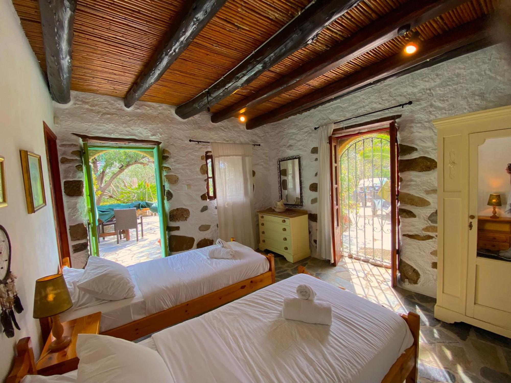 Natura Cottages Makrýgialos Eksteriør billede